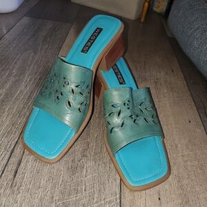 Westies, size 10 bluish-green women's shoes.